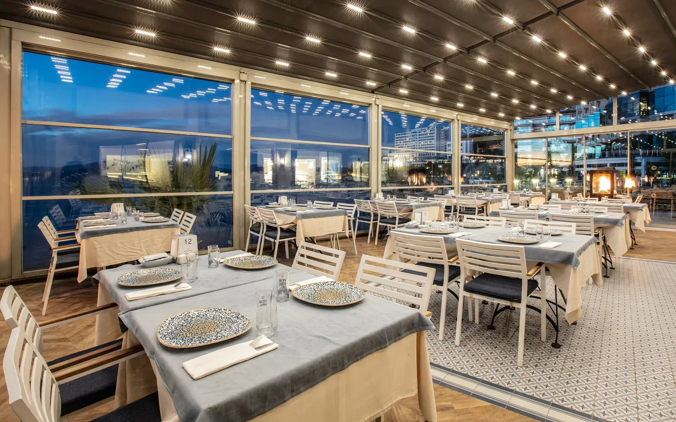Charisma De Luxe Hotel Restaurant