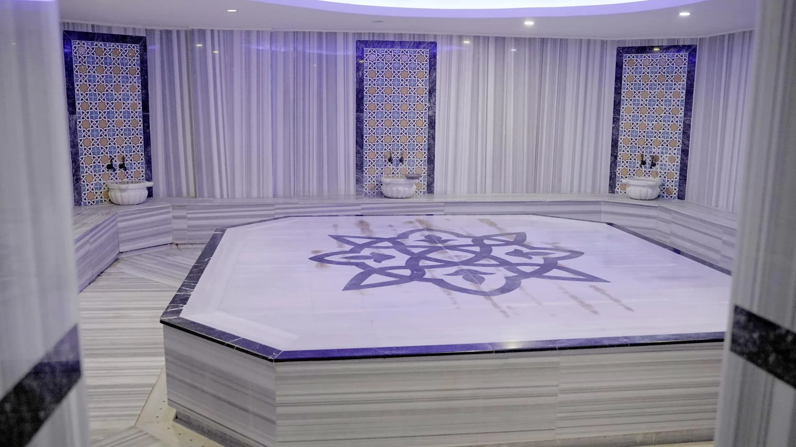 Club Aqua Plaza Spa & Wellness