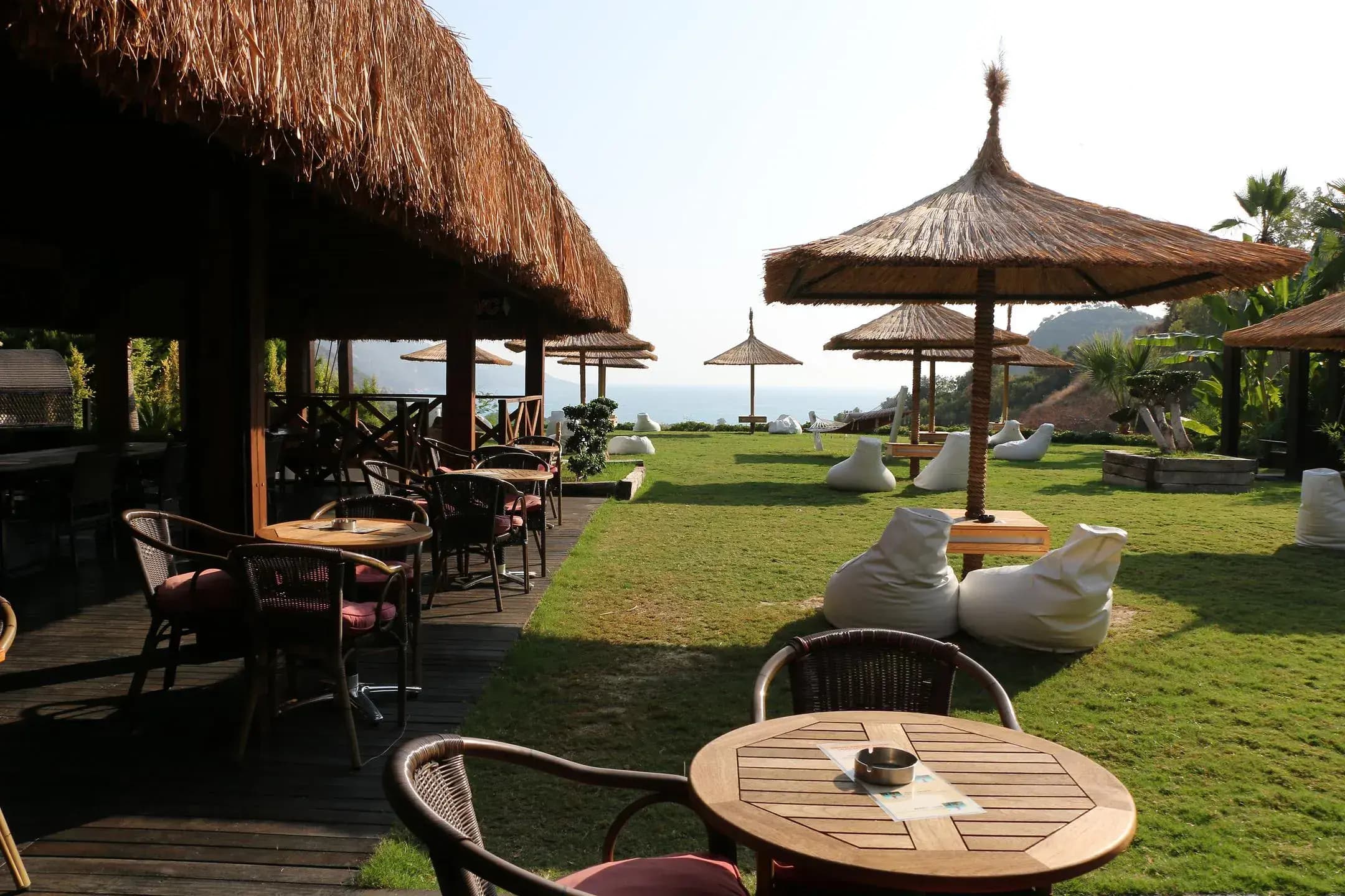 Manaspark Deluxe Hotel Restaurant