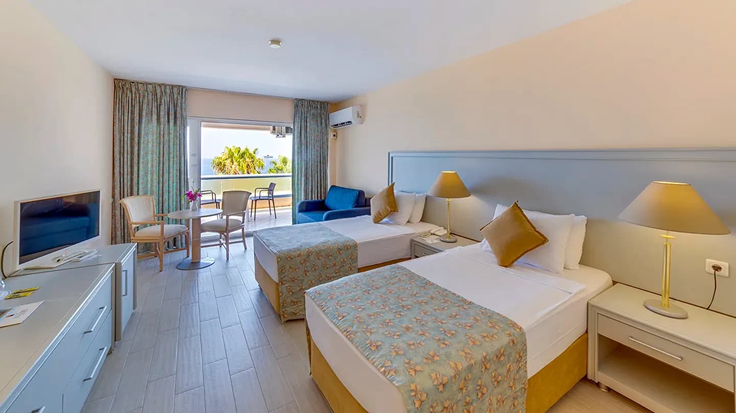 Grand Blue Sky International Odalar