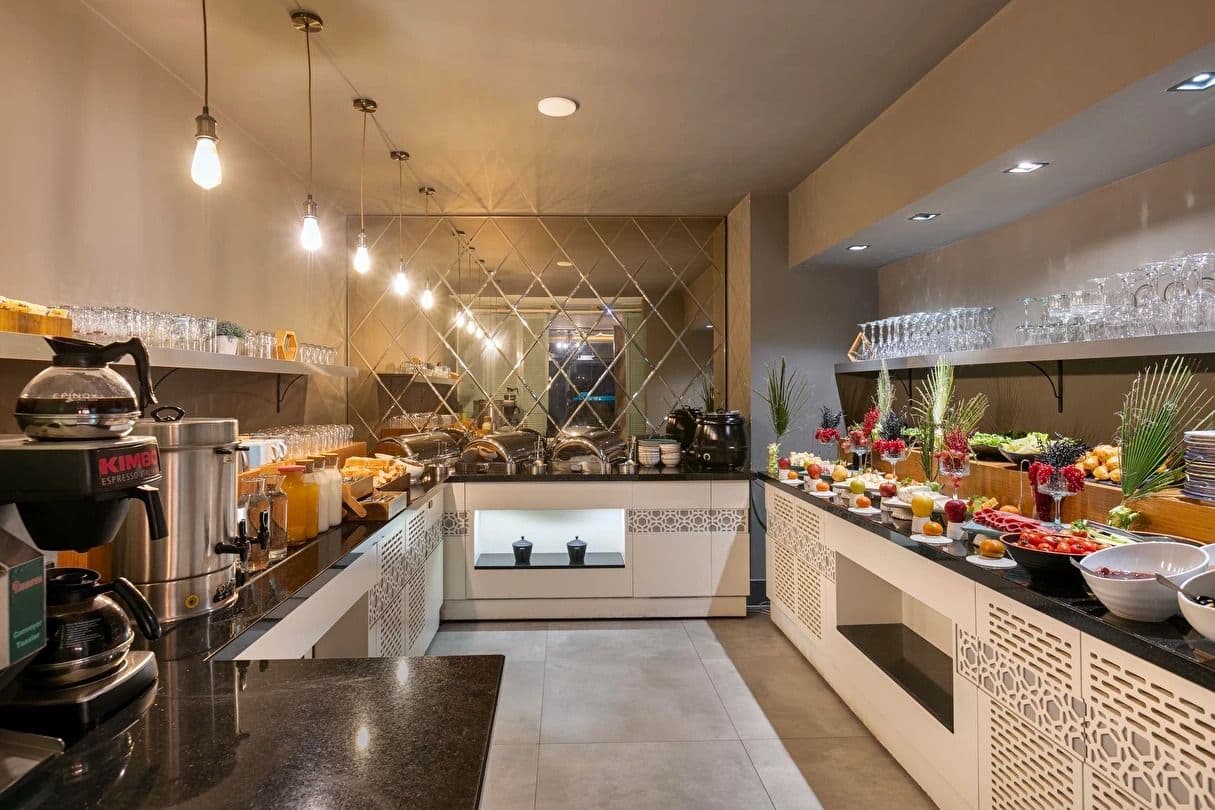Azuu Hotel Restaurant