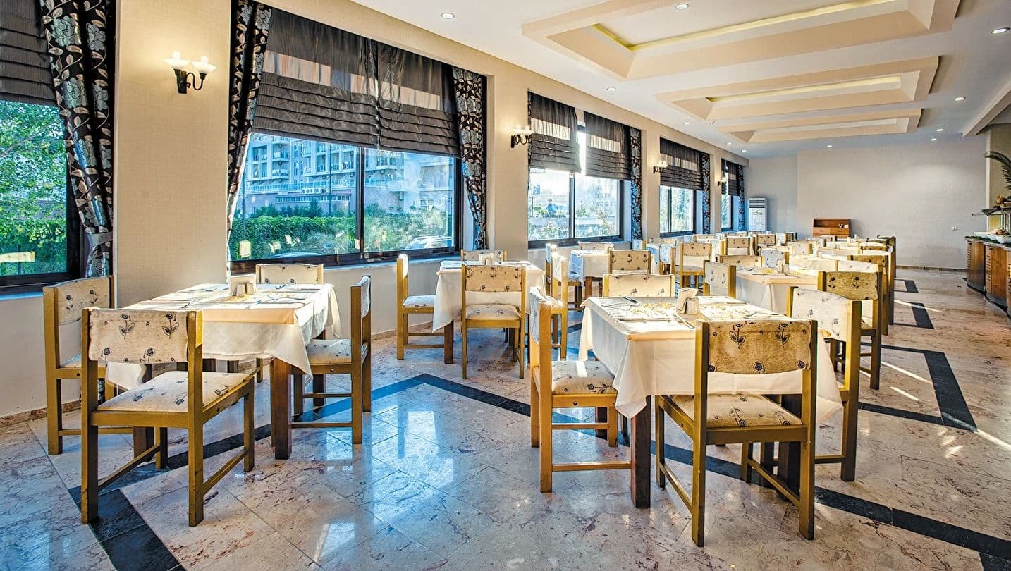 MC Mahberi Beach Hotel Restaurant